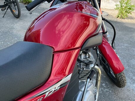 2021 Yamaha YBR125, пурпурный, 295000 рублей, вид 3