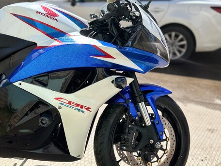 2010 Honda CBR 600RR, белый, 800000 рублей, вид 3
