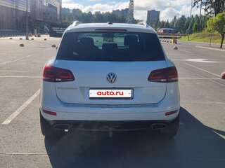 2014 Volkswagen Touareg II, белый, 2350000 рублей, вид 4