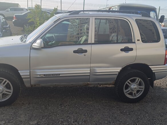 2001 Chevrolet Tracker II, серебристый - вид 9