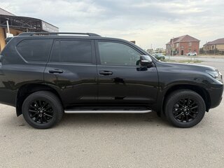 2021 Toyota Land Cruiser Prado 150 Series Рестайлинг 3, чёрный, 7900000 рублей, вид 2