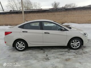 2015 Hyundai Solaris I Рестайлинг, бежевый, 1000000 рублей, вид 4