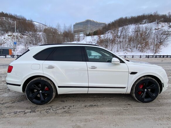 2019 Bentley Bentayga I, белый, 11400000 рублей - вид 3