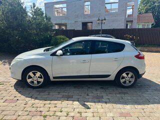2011 Renault Megane III, белый, 500000 рублей, вид 5