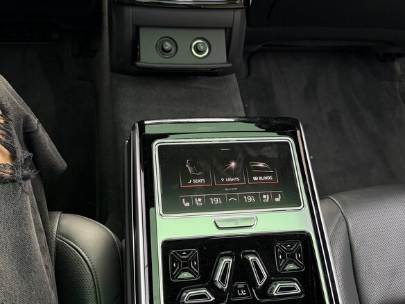 2020 Audi A8 55 TFSI IV (D5), белый, 6100000 рублей - вид 19