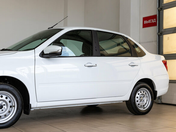2026 Lada (ВАЗ) Granta I Рестайлинг, белый, 1250000 рублей - вид 11