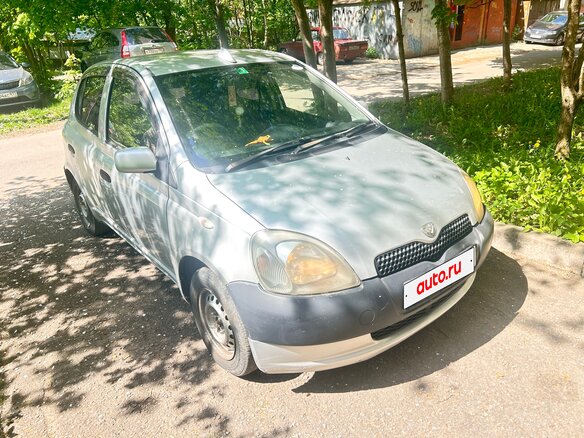 2000 Toyota Vitz I (P10), серебристый, 350000 рублей - вид 2