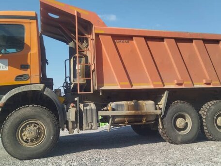 2021 Mercedes-Benz Arocs, золотистый, 4500000 рублей, вид 1