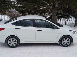 2013 Hyundai Solaris I, белый, 700000 рублей, вид 3