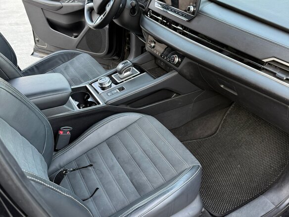 2021 Mitsubishi Outlander IV, чёрный, 3200000 рублей - вид 8
