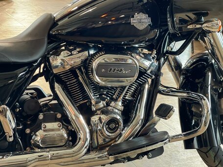 2021 Harley-Davidson Road Glide, чёрный, 3490000 рублей, вид 5