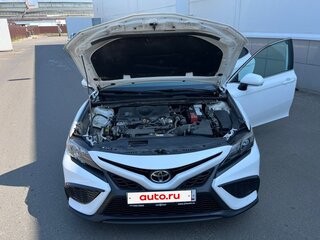 2021 Toyota Camry VIII (XV70) Рестайлинг, белый, 2650000 рублей, вид 2