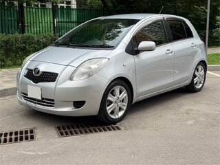 2005 Toyota Vitz II (XP90), серебристый, 520000 рублей, вид 2