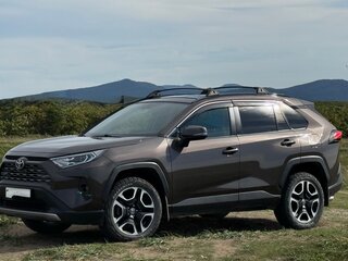 2021 Toyota RAV4 V (XA50), коричневый, 3599999 рублей, вид 2