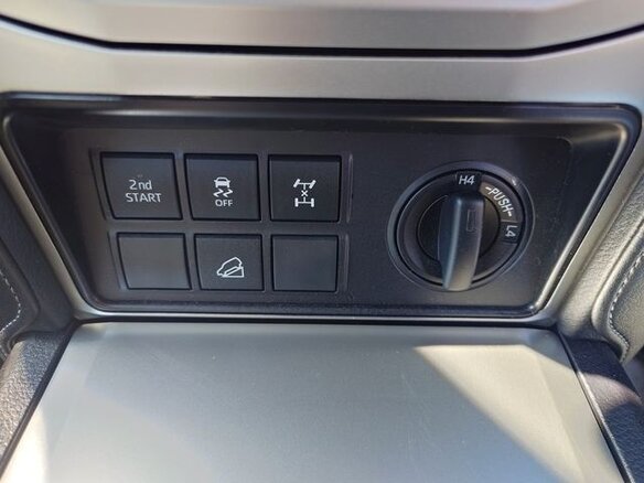 2023 Toyota Land Cruiser Prado 150 Series Рестайлинг 3, белый, 6800012 рублей - вид 17