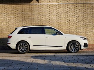 2023 Audi Q7 45 TDI II (4M) Рестайлинг, белый, 10250000 рублей, вид 2