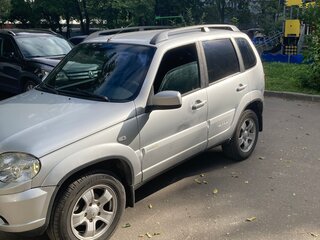 2012 Chevrolet Niva I Рестайлинг, серебристый, 570000 рублей, вид 3