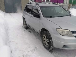 2006 Mitsubishi Outlander I, серебристый, 950000 рублей, вид 2