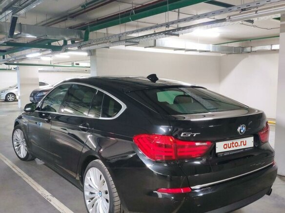 2013 BMW 5 серии Gran Turismo 535i xDrive VI (F10/F11/F07) Рестайлинг, чёрный, 2700000 рублей - вид 2