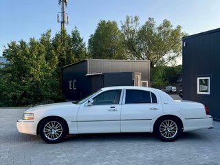 2004 Lincoln Town Car III Рестайлинг, белый, 2050000 рублей, вид 3