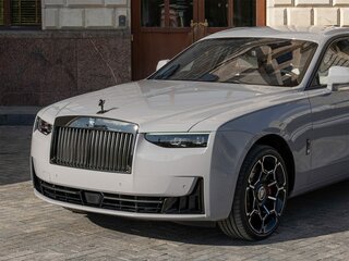 2026 Rolls-Royce Ghost Black Badge II Рестайлинг (Series II), серый, 57900000 рублей, вид 4