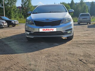 2015 Kia Rio III Рестайлинг, серебристый, 550000 рублей, вид 4