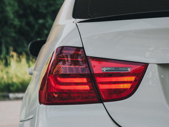 2011 BMW 3 серии 318i V (E90/E91/E92/E93) Рестайлинг, белый - вид 5