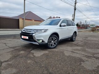 2018 Mitsubishi Outlander III Рестайлинг 2, белый, 1999000 рублей, вид 2