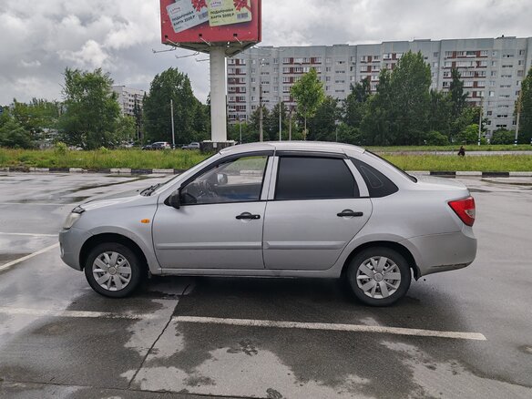 2013 Lada (ВАЗ) Granta I, серебристый, 275000 рублей - вид 4