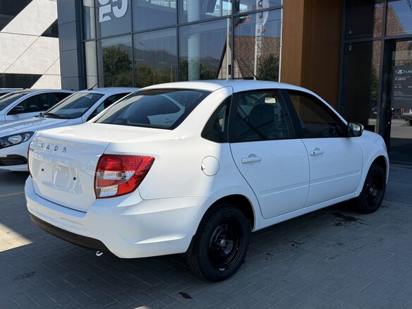 2026 Lada (ВАЗ) Granta I Рестайлинг, белый, 1156000 рублей - вид 4