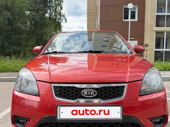 2011 Kia Rio II Рестайлинг, красный, 750000 рублей - вид 1
