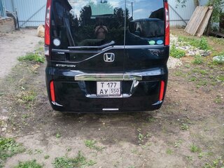 2017 Honda Stepwgn V Рестайлинг, чёрный, 2550000 рублей, вид 4
