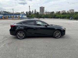 2018 Mazda 3 III (BM) Рестайлинг, чёрный, 1699000 рублей, вид 4