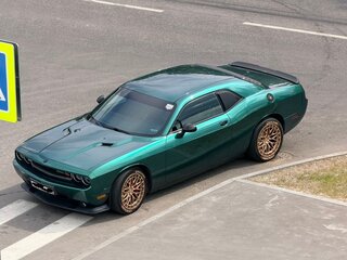 2013 Dodge Challenger III Рестайлинг, зелёный, 2550000 рублей, вид 2