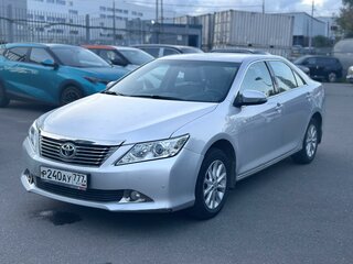 2014 Toyota Camry VII (XV50), серебристый, 1999000 рублей, вид 1