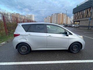 2011 Toyota Ractis II, серебристый, 700000 рублей, вид 5