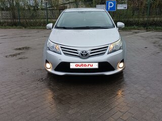 2011 Toyota Avensis III Рестайлинг, серебристый, 1100000 рублей, вид 2