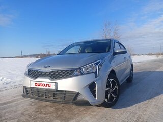 2021 Kia Rio IV Рестайлинг, серый, 1650000 рублей, вид 3