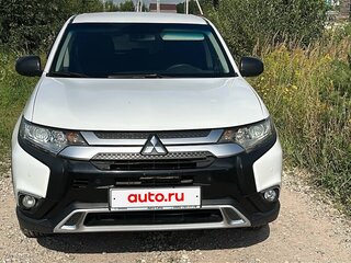 2019 Mitsubishi Outlander III Рестайлинг 3, белый, 1350000 рублей, вид 1
