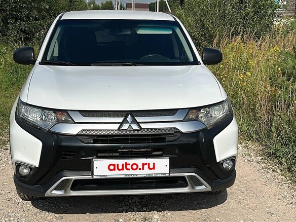2019 Mitsubishi Outlander III Рестайлинг 3, белый, 1350000 рублей