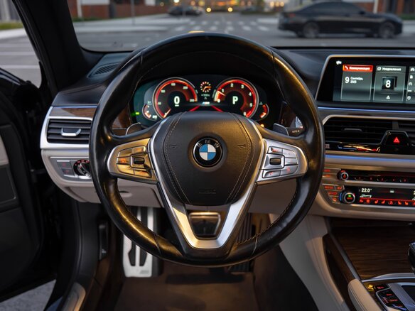2016 BMW 7 серии 740d xDrive VI (G11/G12), серый, 4500000 рублей - вид 28
