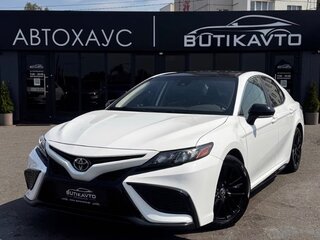 2021 Toyota Camry VIII (XV70) Рестайлинг, белый, 2100000 рублей, вид 1