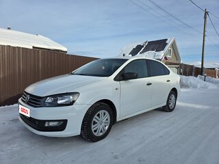 2018 Volkswagen Polo V Рестайлинг, белый, 850000 рублей, вид 3