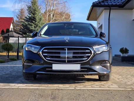 2025 Mercedes-Benz E-Класс 220 d VI (W214, S214), чёрный, 7200000 рублей, вид 4
