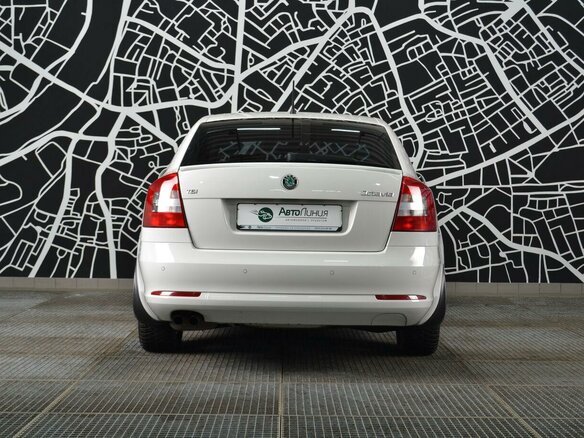 2011 Skoda Octavia II (A5) Рестайлинг, белый - вид 3