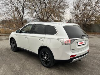 2014 Mitsubishi Outlander III Рестайлинг, белый, 2100000 рублей, вид 5