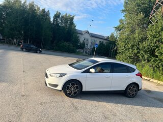 2016 Ford Focus III Рестайлинг, белый, 800000 рублей, вид 3
