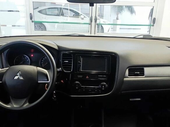 2015 Mitsubishi Outlander III Рестайлинг 2, белый, 1350000 рублей - вид 10