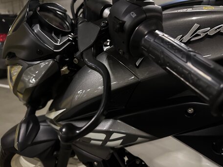 2021 Bajaj Pulsar NS 200, серебристый, 250000 рублей, вид 3