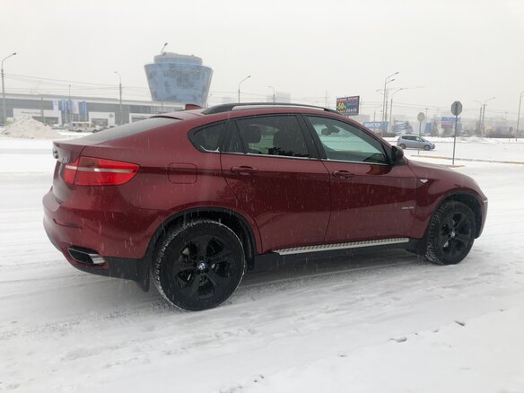 2010 BMW X6 35i 6-speed I (E71), красный - вид 9